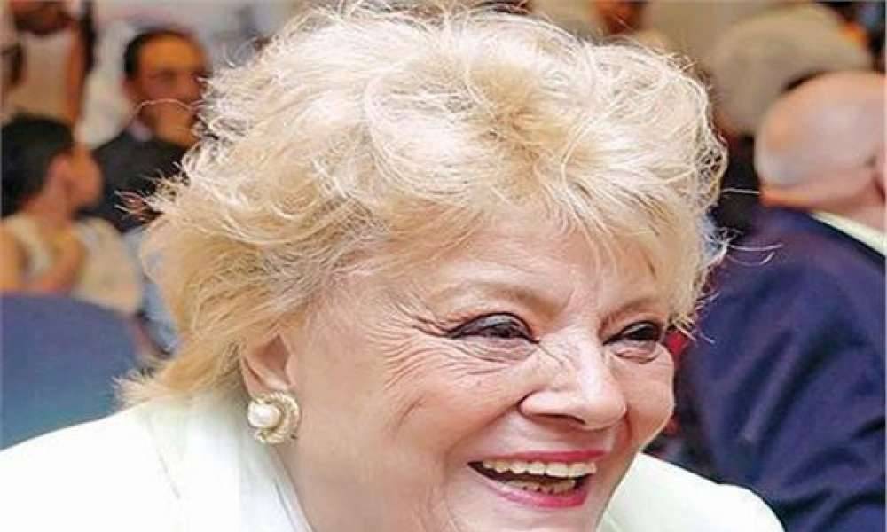 نادية لطفي تتغزل بزوج دنيا سمير غانم.. وهو يرد: 