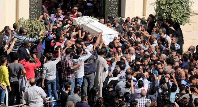 الموت يفجع ممثل مصري بشقيقته