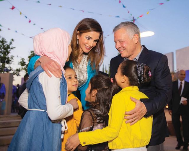 الملك عبدالله الثاني والملكة رانيا في إفطار لمجموعة من الأيتام