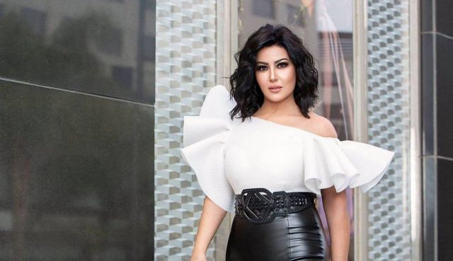 سمية الخشاب تشعل 