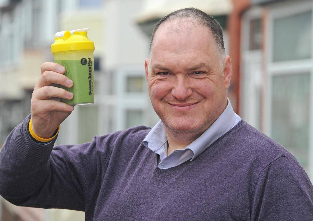 عصائر بالألوان ساعدته على خسارة أكثر من 63 كيلوغراماً... تعرفوا إليها