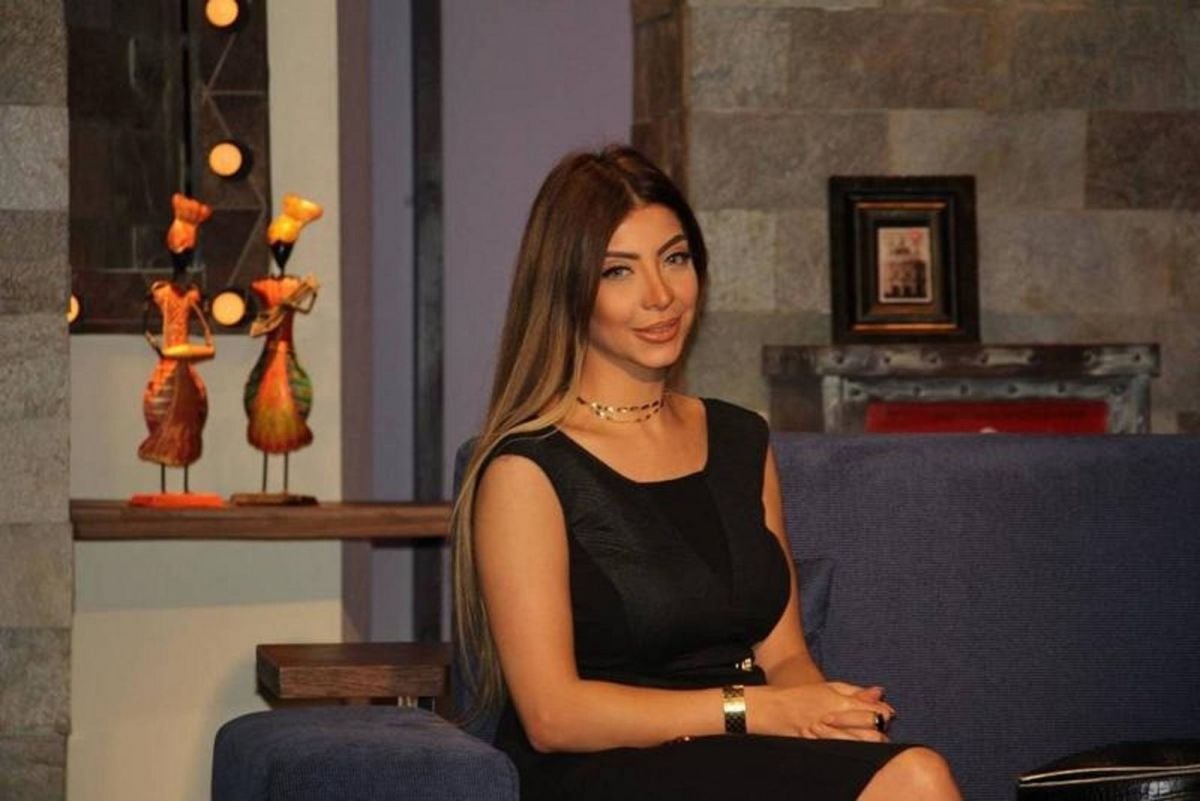بالفيديو - مذيعة تقرر الظهور على الهواء بدون مكياج.. لهذا السبب!