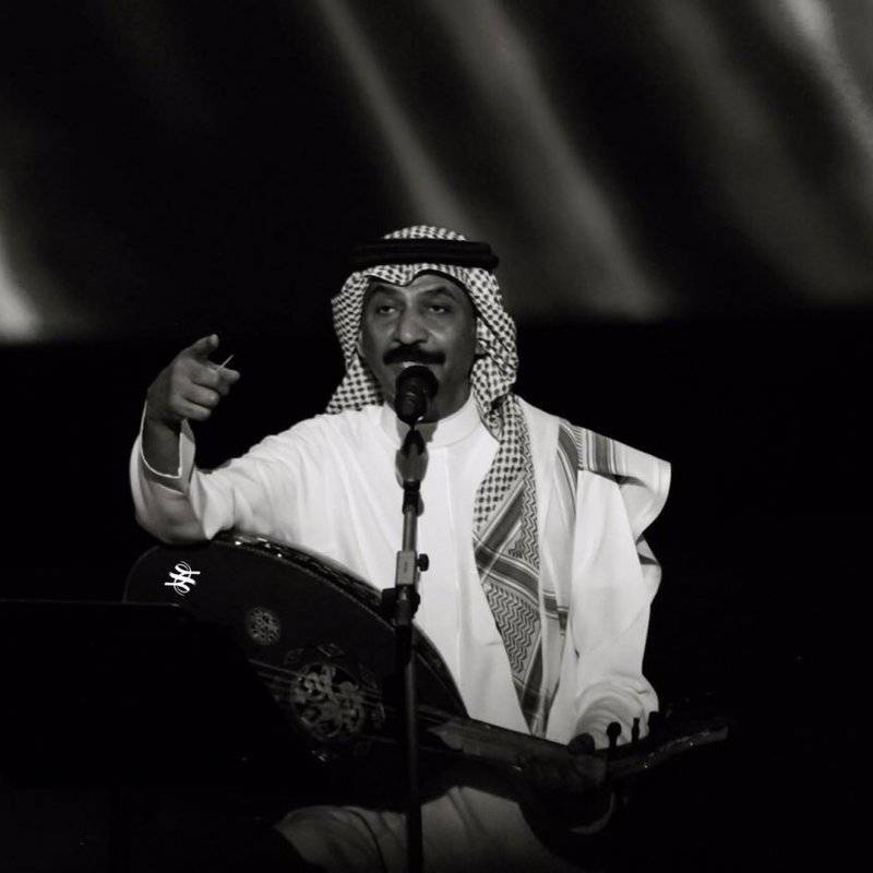 بالفيديو - عبادي الجوهر في نوبة بكاء على مسرح طلال مداح