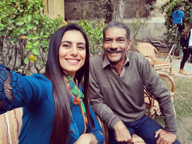 فنانة شابة تعلن خطوبتها بشكل مفاجئ من زميل لها