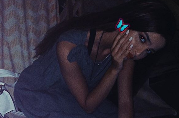 بالصور - حلا الترك تثير الجدل بإطلالة أكبر من عمرها وبشكل أظافرها