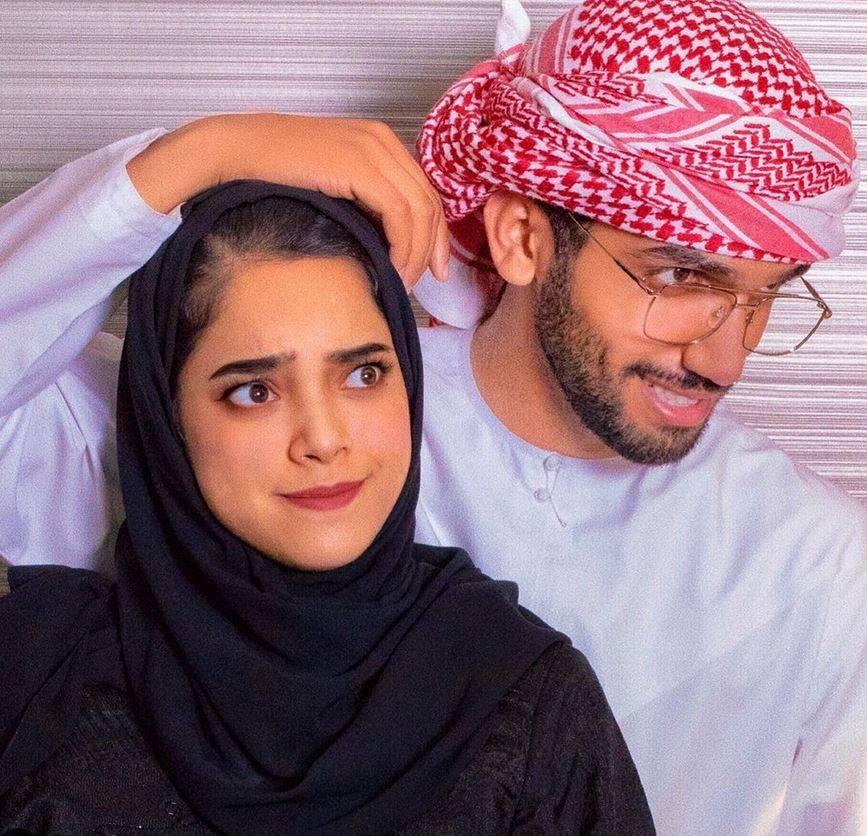 بالصور – هجوم على مشاعل الشحي بسبب إظهار كامل شعرها عمداً... شاهدوها