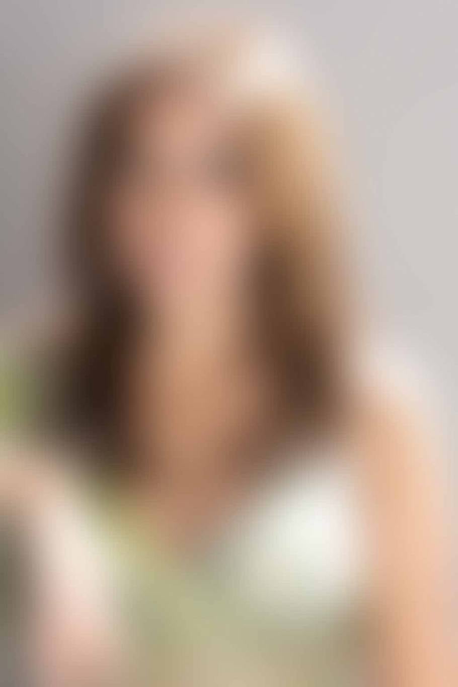 بالفيديو - مذيعة شهيرة في المستشفى.. من هي وماذا أصابها؟