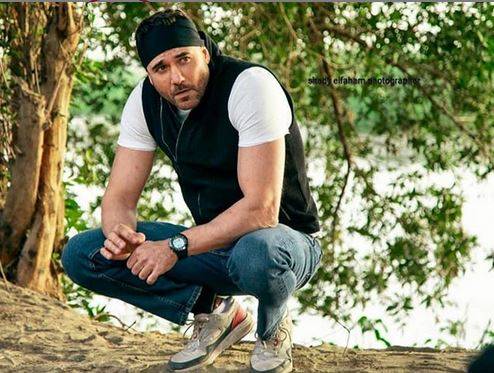 بالفيديو - جمهور أحمد عز يدعمه في أزمته الجديدة مع زينة وشقيقتها بهذه الطريقة