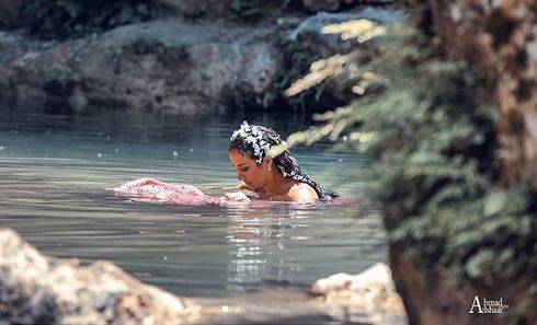 الفوتوشوب يشوه جمال كندة حنا..  وحركاتها في الصور تعرضها للانتقاد