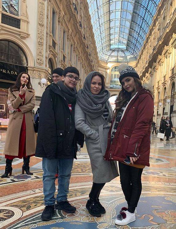 بالصور – هل تحولت والدة حلا الترك إلى فاشينيستا؟ شاهدوا التغيير