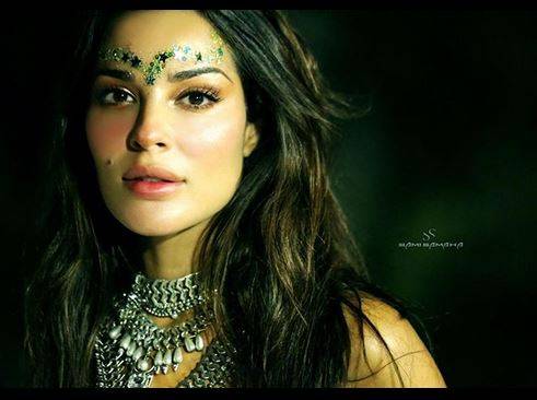 بالفيديو - عفوية نادين نسيب نجيم تشعل مواقع التواصل.. هكذا رقصت لصديقتها