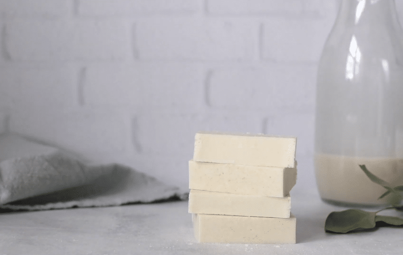 صابونة عجيبة تصنعينها بنفسك بحليب الماعز وتجعل بشرتك الاكثر صفاء