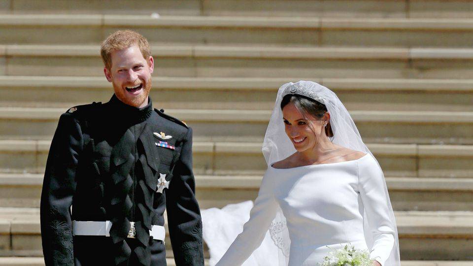 خبير جمال ميغان ماركل في يوم زفافها يكشف حيلة لدوام كريم الأساس طوال النهار