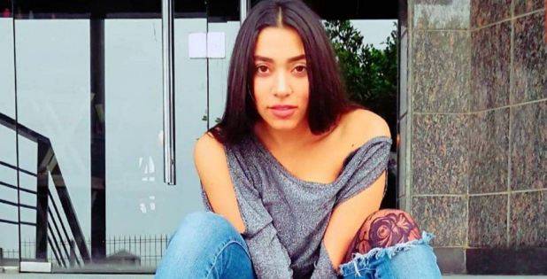 إطلالة غريبة لزيزي عادل.. هل خرجت عن المألوف؟