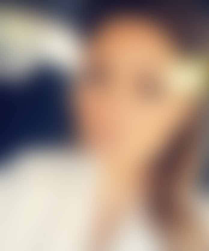 بالفيديو – إعلامية عربية تصرخ في الشارع وتهاجم وتتوعد... ما قصة الأعراض؟