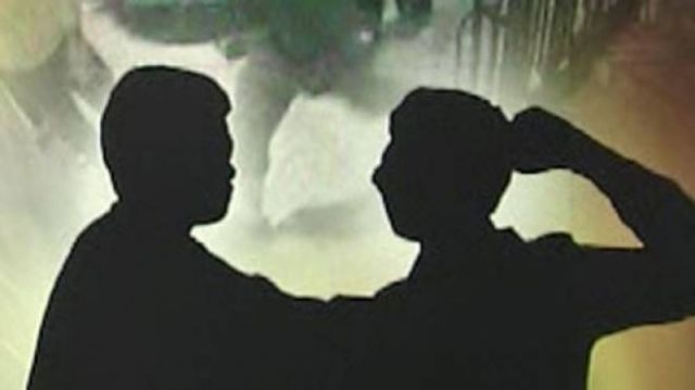 صادم - شجار عنيف بين هذين الفنانين وتهديد بالطعن... إليكم التفاصيل