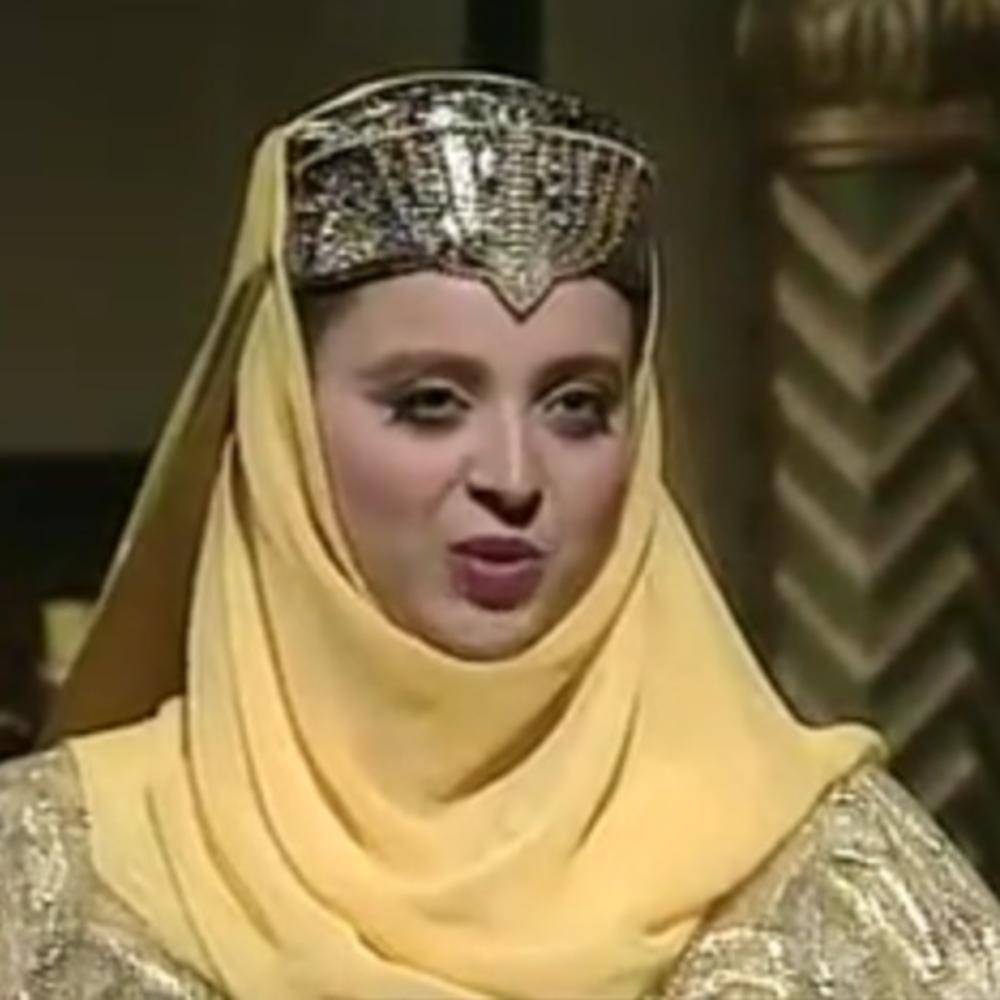 مقطع فيديو سيء يطارد ممثلة معتزلة.. واستغاثتها لحذفه