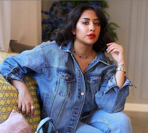 بالصور - إكسسوار طفولي وحقائب باهظة الثمن تعرض فرح الهادي للانتقاد.. سعرها خيالي