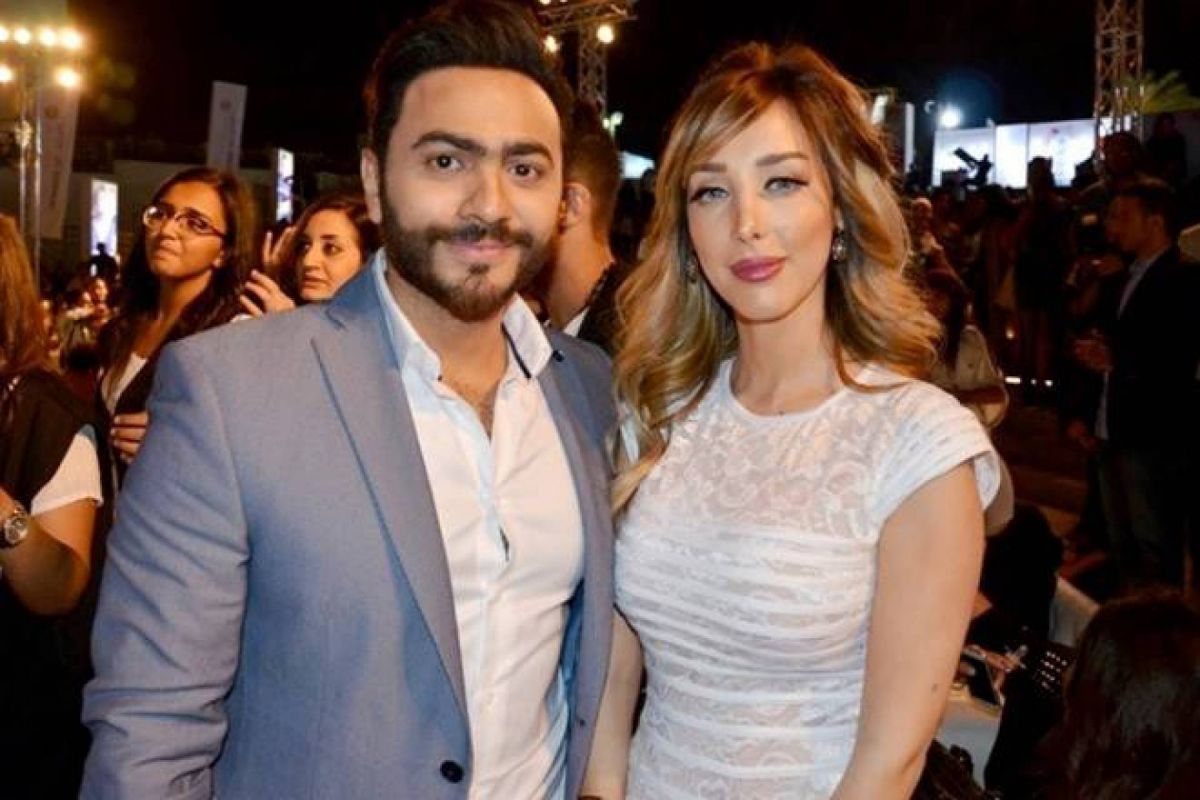 زوجة تامر حسني تعلق على حلاقة شعره.. ماذا قالت؟