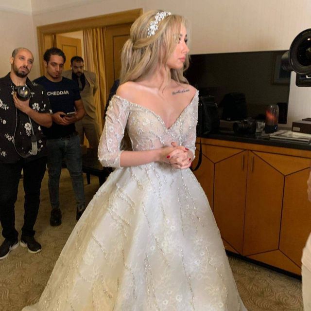 إطلالة هنا الزاهد ليلة زفافها