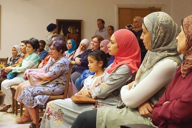 حضور نسائي من مختلف الأعمار لفاعلية أنا الحكاية