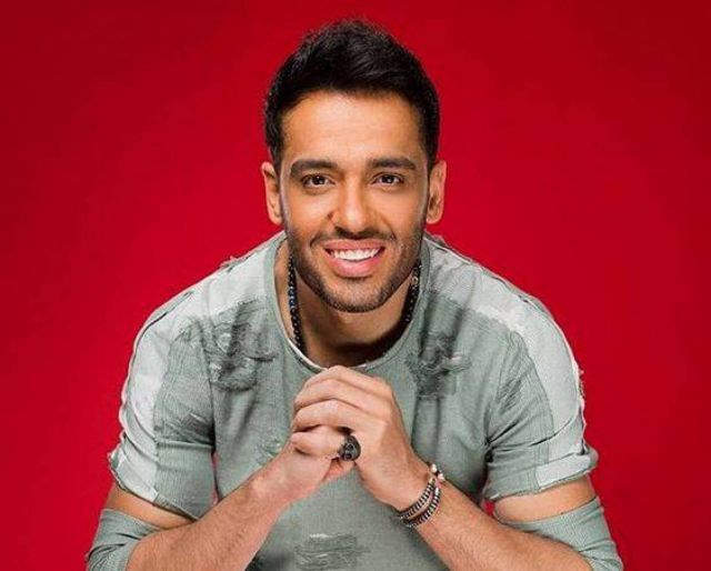 بعد وفاة والد زوجته.. رامي جمال يدعمها بهذه الرسالة