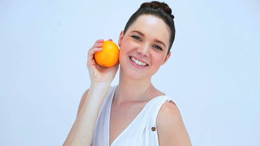 جربي حيل البرتقال لتصبح بشرتك الأكثر نقاء