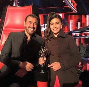 بالفيديو - نجمة thevoicekids باتت حسناء تضج أنوثة.. شاهدوا كم تغيرت