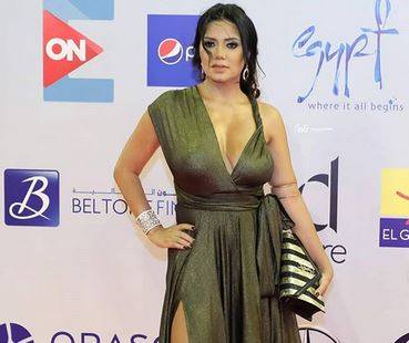 بالصور - بعد فستانها الجرئ.. رانيا يوسف تفاجئ الجميع بإطلالتها الثانية