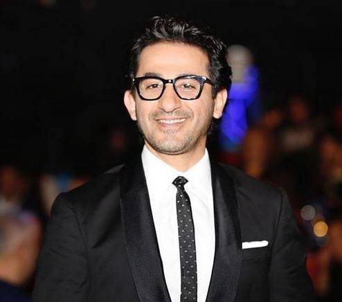 بالصور - أحمد حلمي يكافح للرد على هذه الشائعة المزعجة