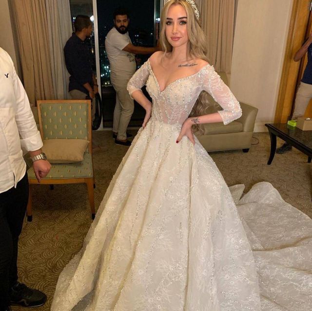 بالصور - رغم التعب وانفصاله عن والدتها... طلعت زكريا يحضر حفل زفاف هنا الزاهد