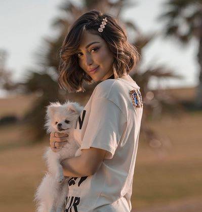 بالصور - بسمة بوسيل تستعير من ملابس زوجها.. شاهدي جمالها