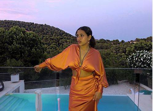 بالصور - جنا عمرو دياب تفاجئ الجميع بجمالها من دون مكياج.. نسخة من والدها!