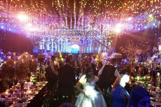 بالفيديو - هكذا بدت أجواء بداية الاحتفال بزفاف أحمد فهمي وهنا الزاهد