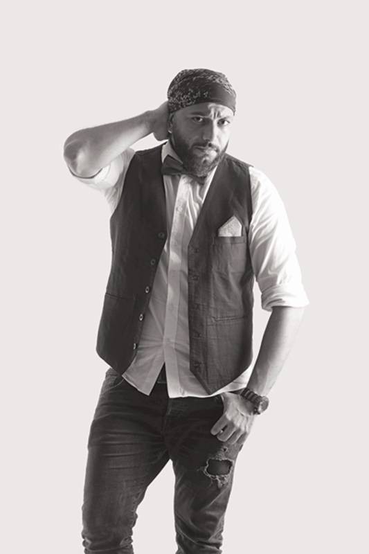 محمد دقدوق:
تحدّيت نفسي بالغناء باللهجة العراقية