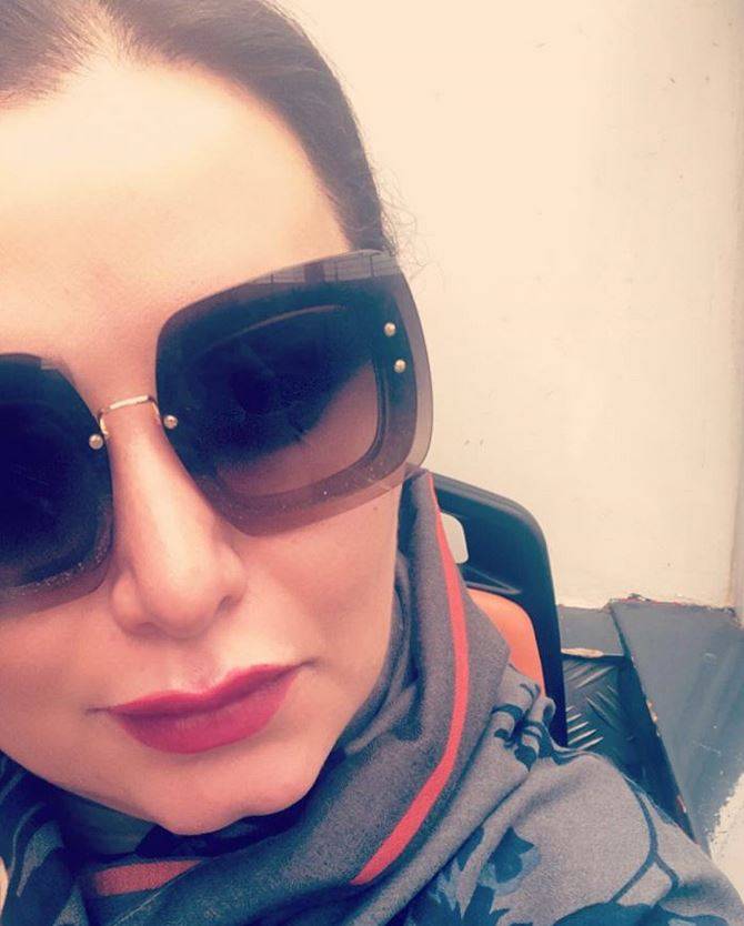 فنانة خليجية غاضبة تتوعد... 