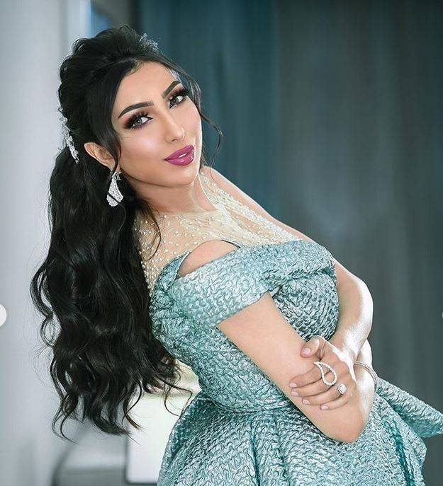 بالصور – سروال دنيا بطمة الضيق اللاصق يشعل المواقع... 