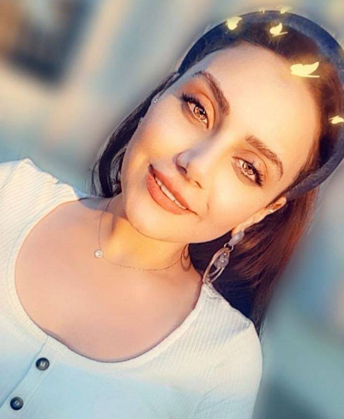 بالصورة - إبنة هيفاء وهبي تأسر القلوب بظهورها بفستان الزفاف للمرة الأولى