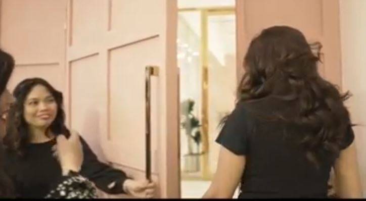 بالفيديو – فاشينيستا خليجية تثير الجدل بتأكيد عدم زواجها... 