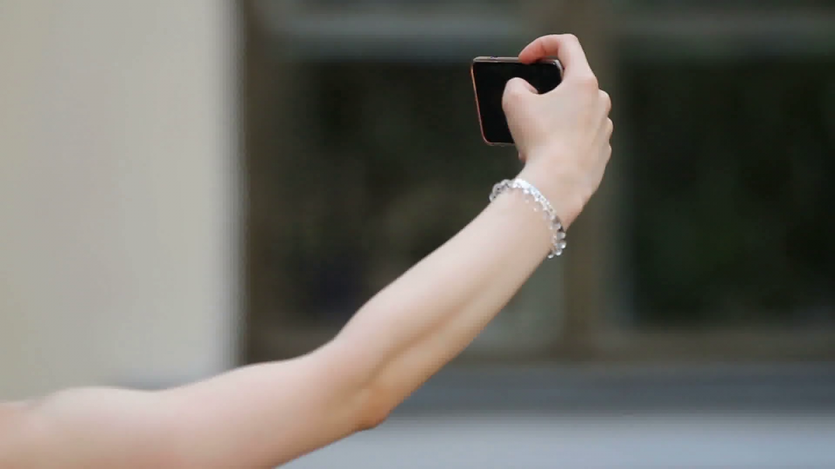 بعدما غيّر المرض شكلها صحافية شهيرة تتعرض للتنمر... 