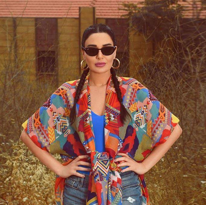 بالصور - شاهدوا كيف تعلم سيرين عبد النور ابنتها الطهو في سن مبكرة... وهذا ما حضرته