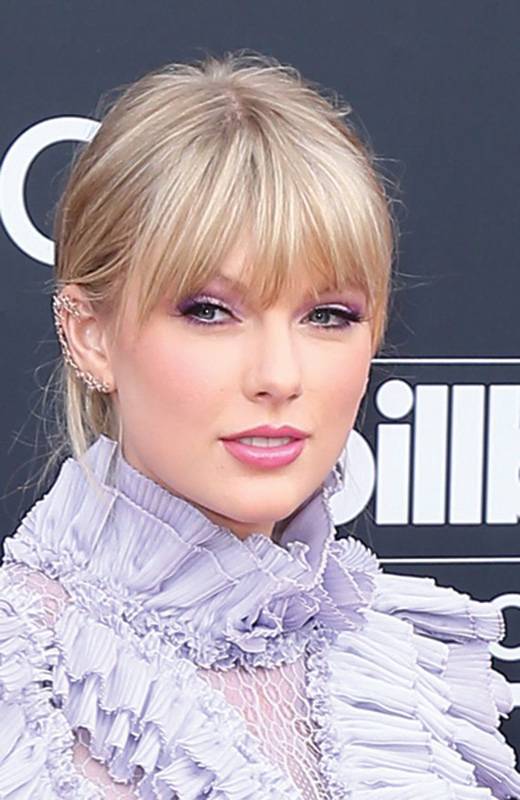 جميلة مثل...
تايلور سويفت