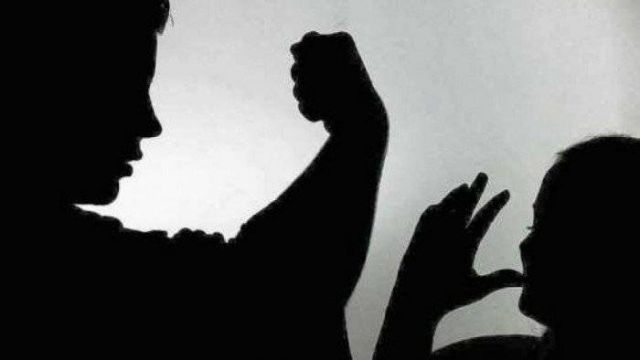 طليق ممثلة تركية يتهمها بخيانته مع كيفانش تاتليتوغ خلال تصوير 