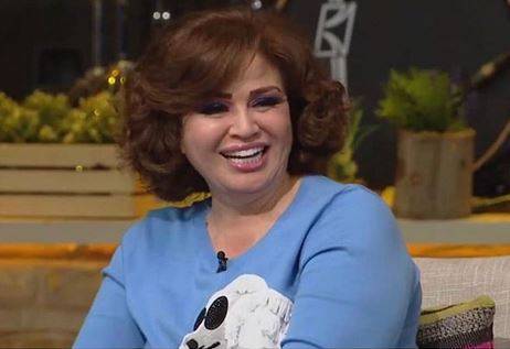 بالصور - إلهام شاهين تتعرض للتنمر بسبب وزنها الزائد وفستانها الضيق