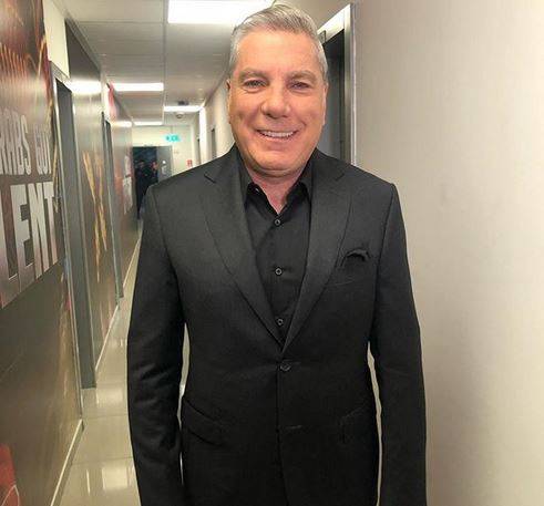 إبن علي جابر يأسر القلوب بجاذبيته وجماله.. هل يشبهه؟