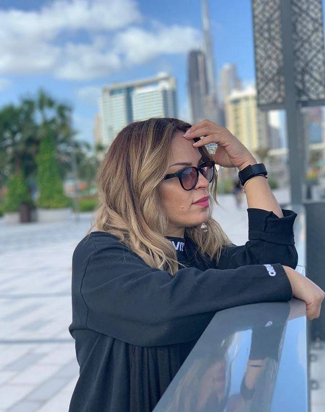 بالفيديو – شاهدوا كيف أصبحت والدة حلا الترك شبيهة نادين نسيب نجيم... ماذا غيّرت؟