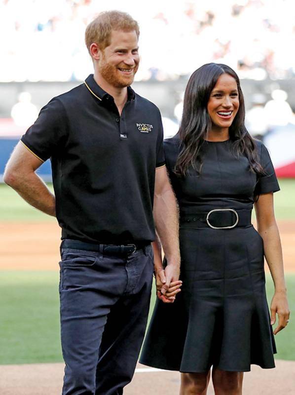 الأمير هاري وميغان ماركل
في أول زيارة رسمية إلى أفريقيا