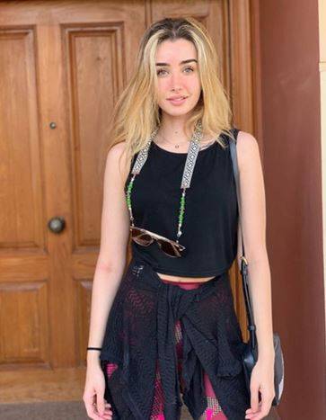 بالصور - هنا الزاهد تستكمل شهر العسل على البحر وتكشف المزيد عن حالتها الصحية