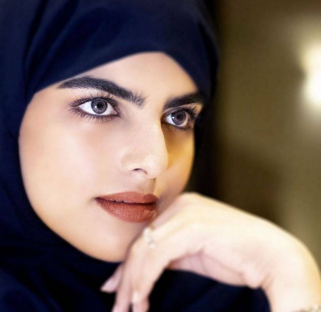 بالفيديو – من جرح سارة الودعاني واتهمها بالافتقار إلى الأنوثة؟ وما ردة فعلها؟