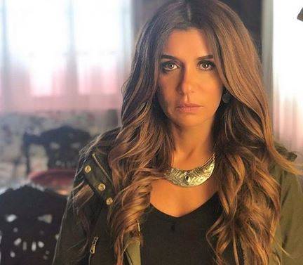 غادة عادل تتعرض لهجوم شرس بسبب فستانها المكشوف!